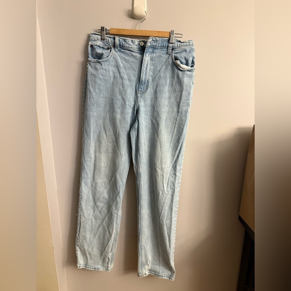 Abercrombie 90s Straight Ultra High Rise Light Wash Denim Jeans Sz 31/12